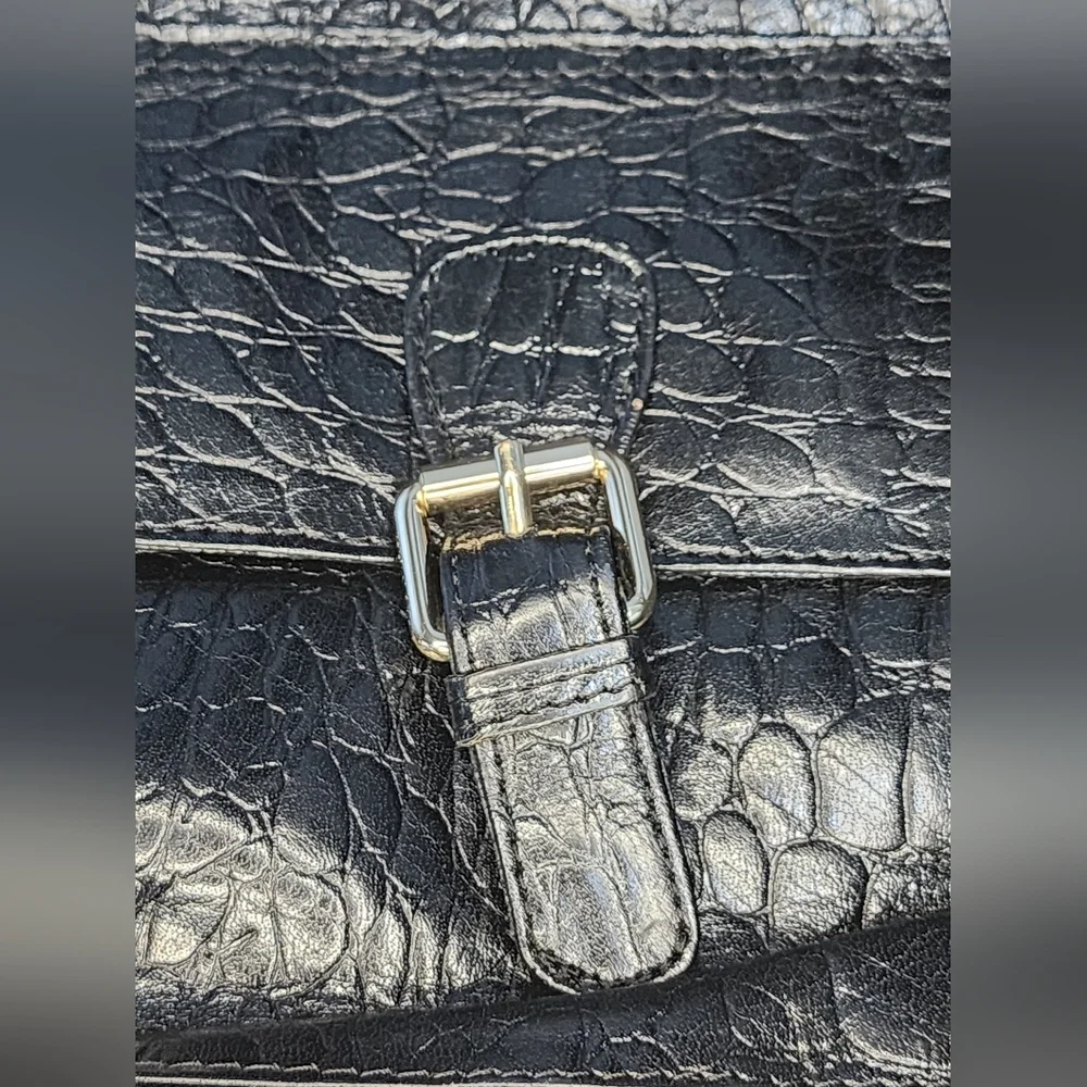 ASHWOOD genuine leather croc-embossed crossbody bag, black